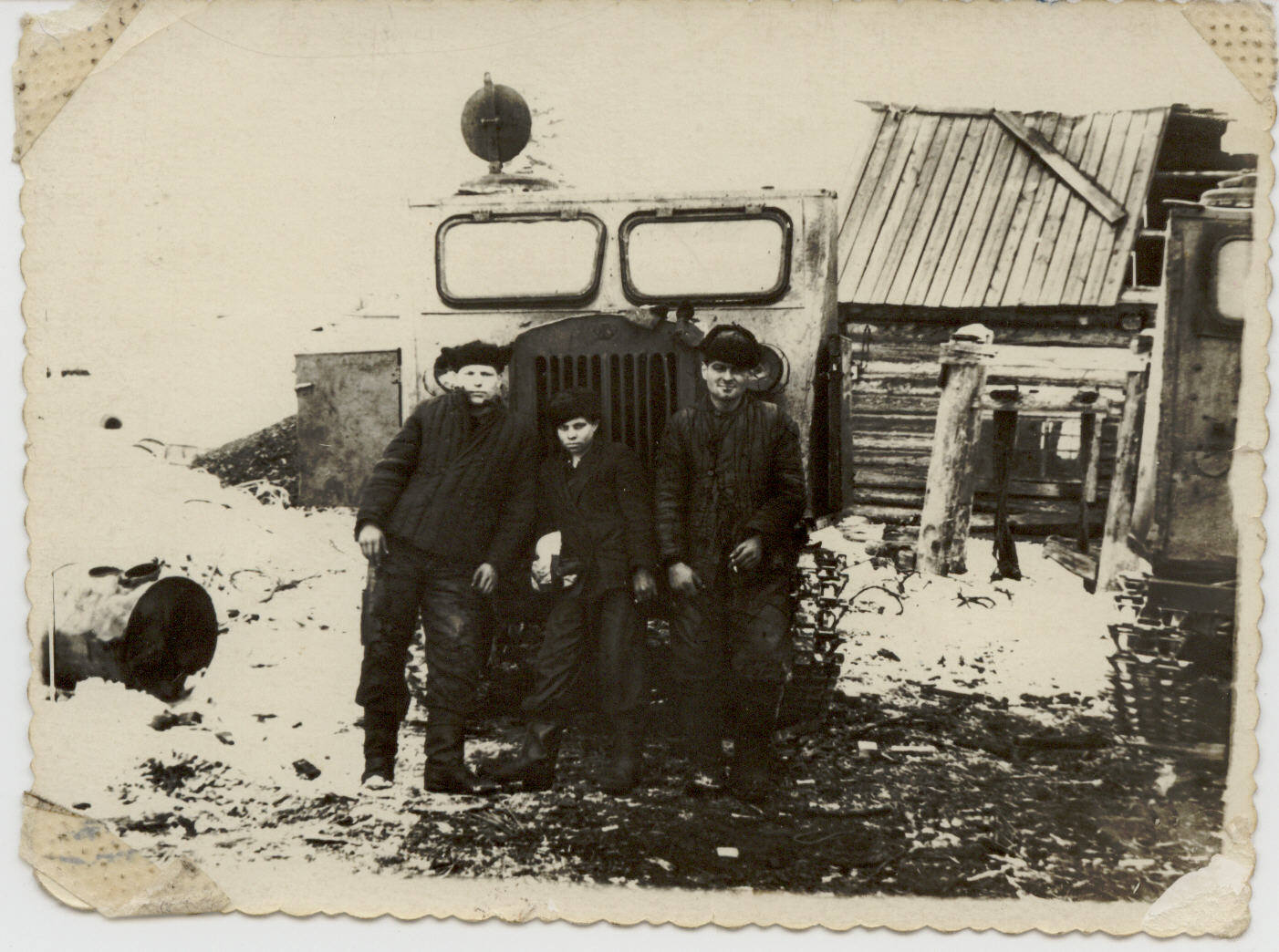 Chudzik_Tadeusz_z_pomocnikami_Syberia